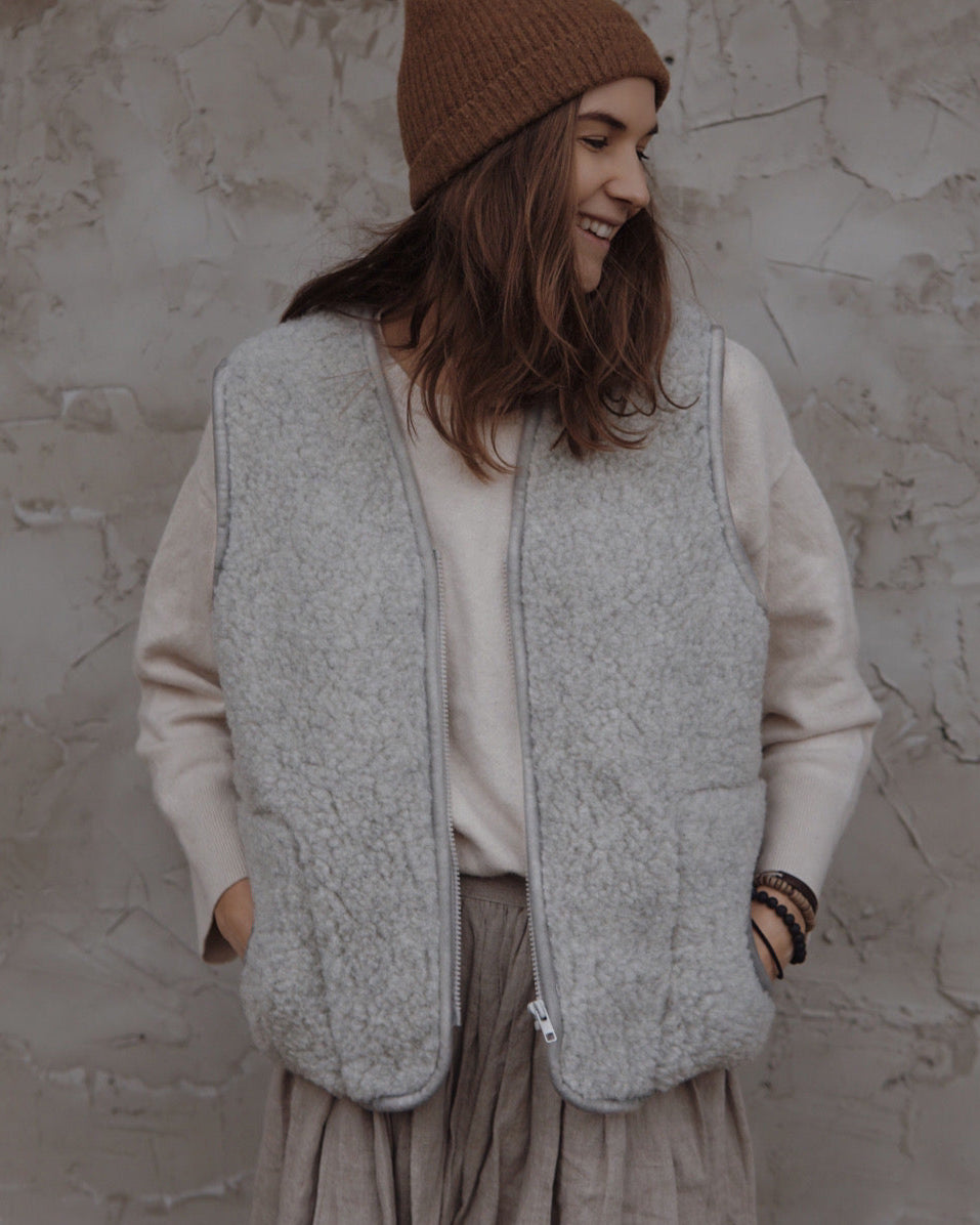 WOMEN'S WOOL VEST