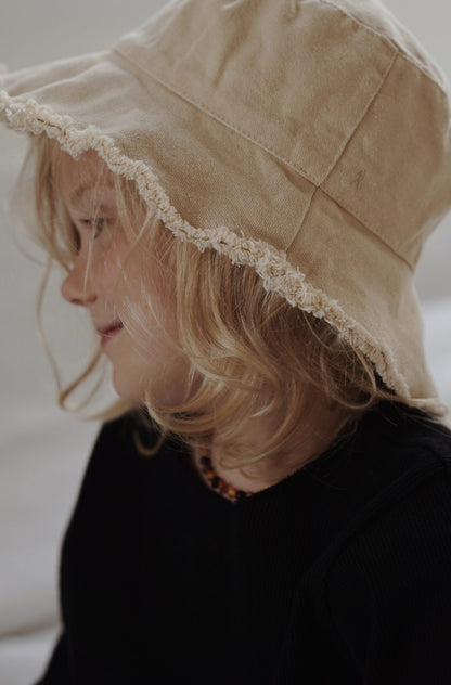 BUCKET HAT
