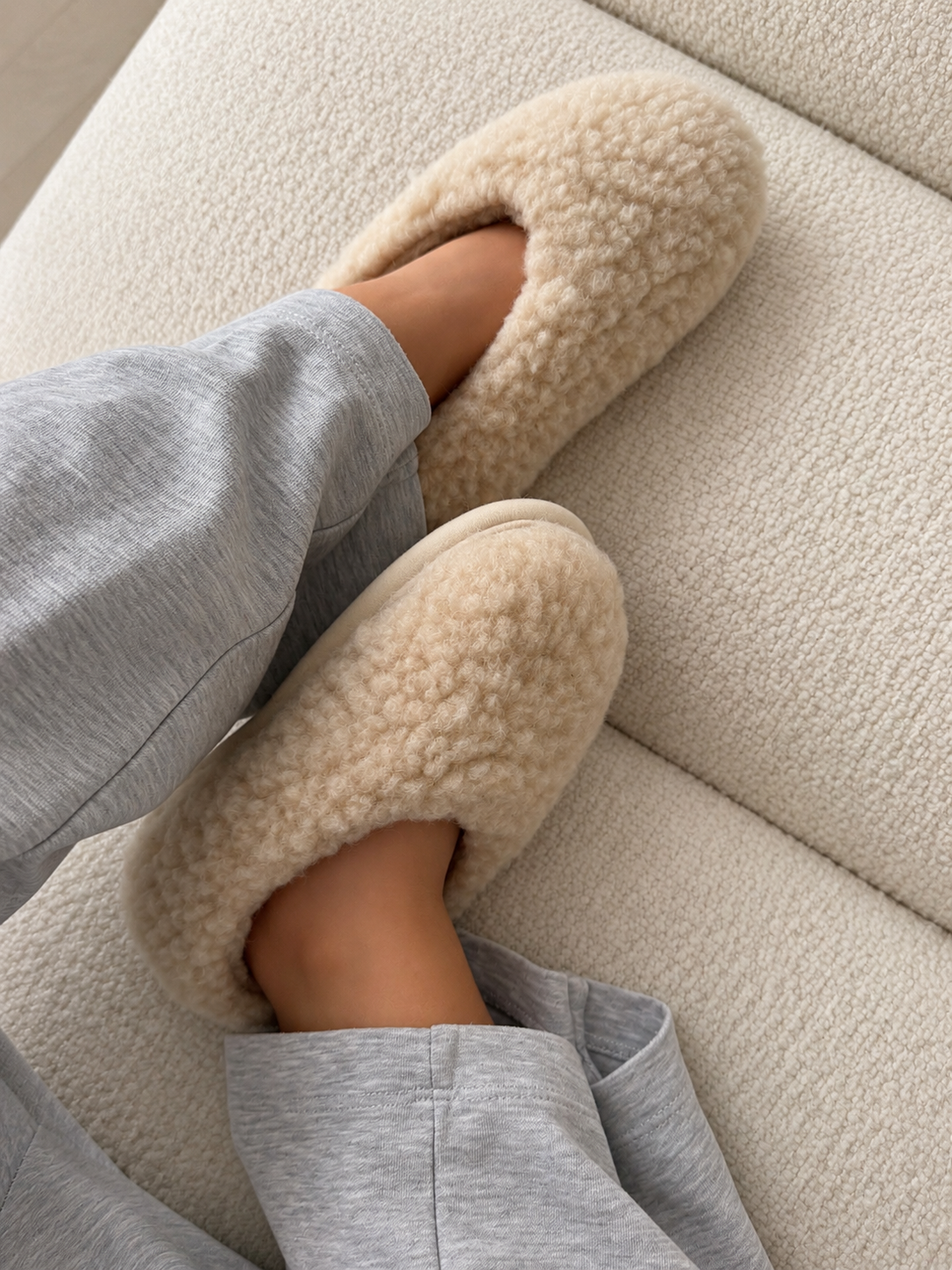 WOMEN'S WOOL SLIPPERS